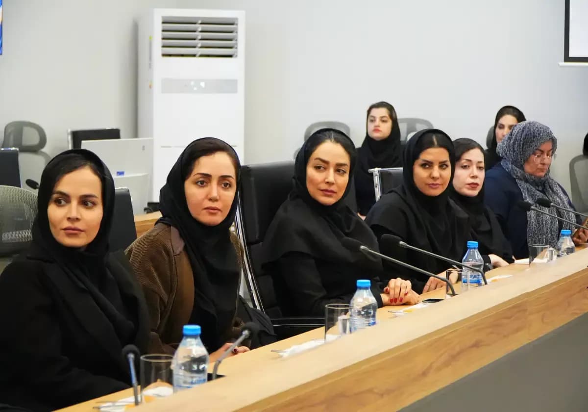 تجلیل از مقام زن و مادر