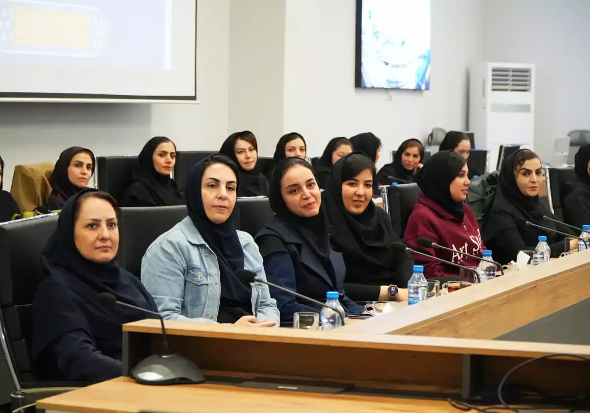 تجلیل از مقام زن و مادر