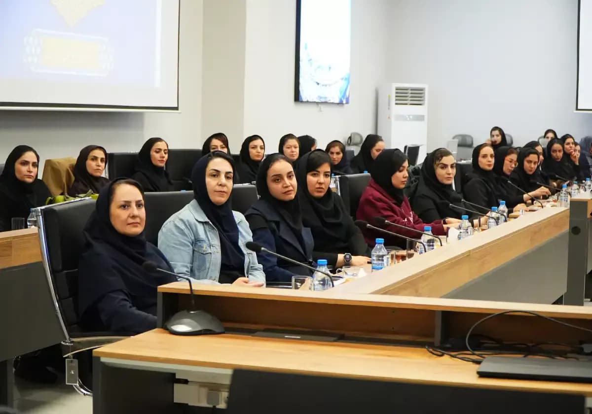 تجلیل از مقام زن و مادر